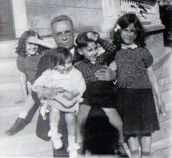 André Navarre et ses petits enfants Borel